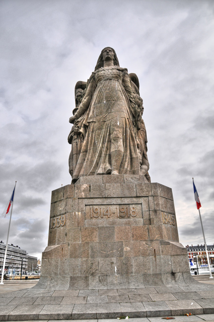 Etape par étape... HDR du "Monument aux Morts". 004_HDR